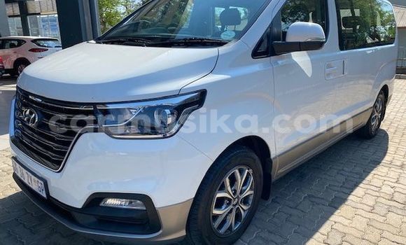 Buy Used Hyundai H1 White Car in Beitbridge in Matabeleland South Buy Used Hyundai H1 White Car in Beitbridge in Matabeleland South