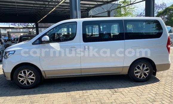 Buy Used Hyundai H1 White Car in Beitbridge in Matabeleland South Buy Used Hyundai H1 White Car in Beitbridge in Matabeleland South