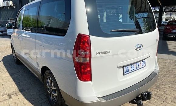 Buy Used Hyundai H1 White Car in Beitbridge in Matabeleland South Buy Used Hyundai H1 White Car in Beitbridge in Matabeleland South
