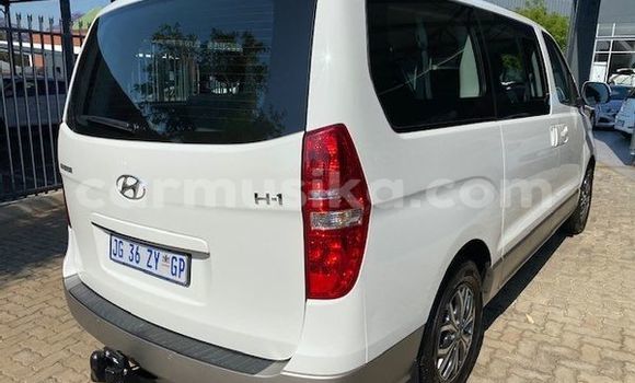 Buy Used Hyundai H1 White Car in Beitbridge in Matabeleland South Buy Used Hyundai H1 White Car in Beitbridge in Matabeleland South