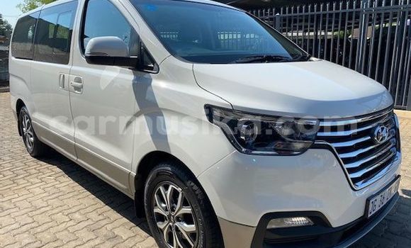 Buy Used Hyundai H1 White Car in Beitbridge in Matabeleland South Buy Used Hyundai H1 White Car in Beitbridge in Matabeleland South