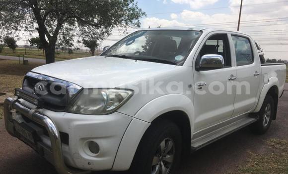 Buy Used Toyota Hilux White Car in Beitbridge in Matabeleland South Buy Used Toyota Hilux White Car in Beitbridge in Matabeleland South