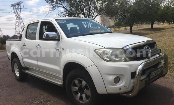 Buy Used Toyota Hilux White Car in Beitbridge in Matabeleland South Buy Used Toyota Hilux White Car in Beitbridge in Matabeleland South