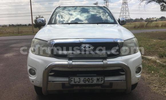 Buy Used Toyota Hilux White Car in Harare in Harare Buy Used Toyota Hilux White Car in Harare in Harare