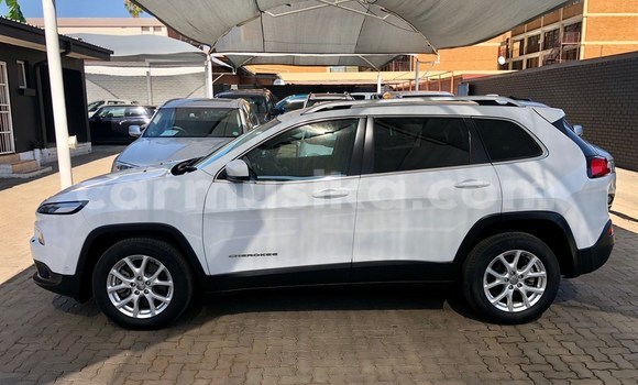 Acheter Occasion Voiture Jeep Cherokee Blanc à Beitbridge, Matabeleland South Acheter Occasion Voiture Jeep Cherokee Blanc à Beitbridge, Matabeleland South