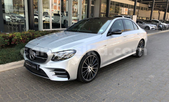 Nunua Ilio tumika Mercedes‒Benz E-klasse AMG Fedha Gari ndani ya Beitbridge nchini Matabeleland Kusini