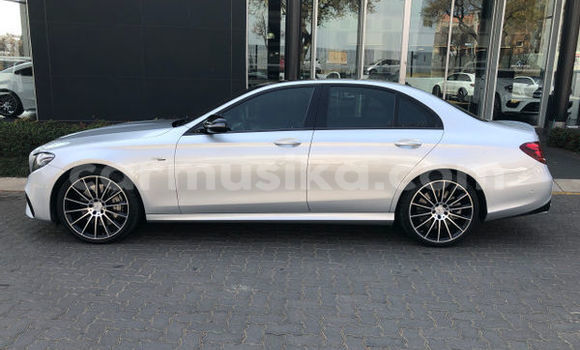 Tenga Tsaru Mercedes‒Benz E-klasse AMG Sirivha Mota in Beitbridge in Matabeleland South Tenga Tsaru Mercedes‒Benz E-klasse AMG Sirivha Mota in Beitbridge in Matabeleland South