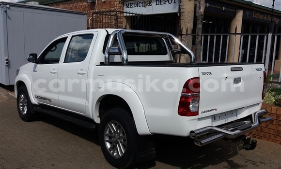 Acheter Occasion Voiture Toyota Hilux Blanc à Beitbridge, Matabeleland South Acheter Occasion Voiture Toyota Hilux Blanc à Beitbridge, Matabeleland South
