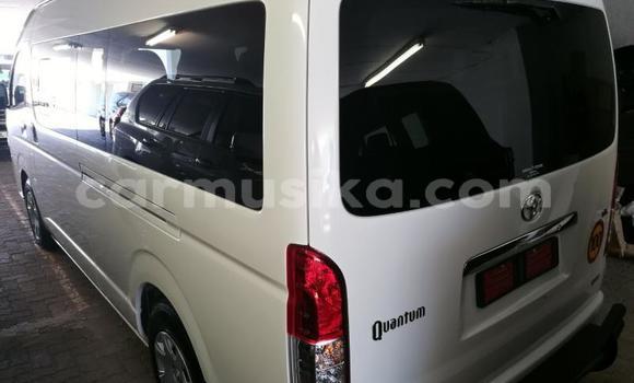 Buy Used Toyota Hiace White Car in Beitbridge in Matabeleland South Buy Used Toyota Hiace White Car in Beitbridge in Matabeleland South