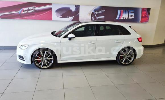 Acheter Occasion Voiture Audi RS3 Blanc à Beitbridge, Matabeleland South Acheter Occasion Voiture Audi RS3 Blanc à Beitbridge, Matabeleland South