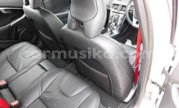 Acheter Occasion Voiture Volvo V40 Blanc à Beitbridge, Matabeleland South Acheter Occasion Voiture Volvo V40 Blanc à Beitbridge, Matabeleland South