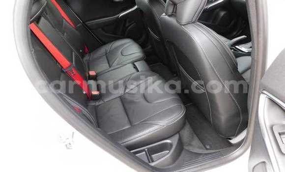 Acheter Occasion Voiture Volvo V40 Blanc à Beitbridge, Matabeleland South Acheter Occasion Voiture Volvo V40 Blanc à Beitbridge, Matabeleland South