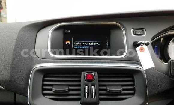 Acheter Occasion Voiture Volvo V40 Blanc à Beitbridge, Matabeleland South Acheter Occasion Voiture Volvo V40 Blanc à Beitbridge, Matabeleland South