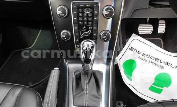 Acheter Occasion Voiture Volvo V40 Blanc à Beitbridge, Matabeleland South Acheter Occasion Voiture Volvo V40 Blanc à Beitbridge, Matabeleland South