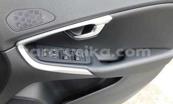 Acheter Occasion Voiture Volvo V40 Blanc à Beitbridge, Matabeleland South Acheter Occasion Voiture Volvo V40 Blanc à Beitbridge, Matabeleland South