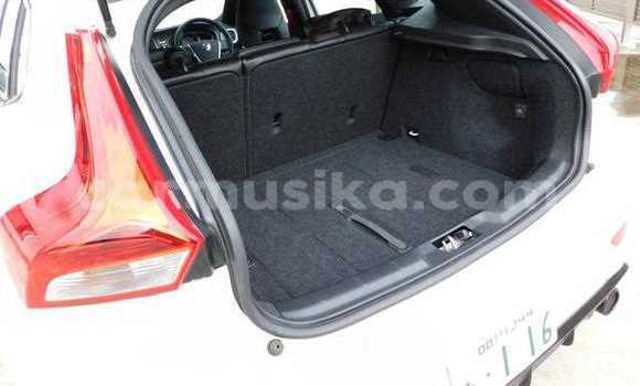 Acheter Occasion Voiture Volvo V40 Blanc à Beitbridge, Matabeleland South Acheter Occasion Voiture Volvo V40 Blanc à Beitbridge, Matabeleland South