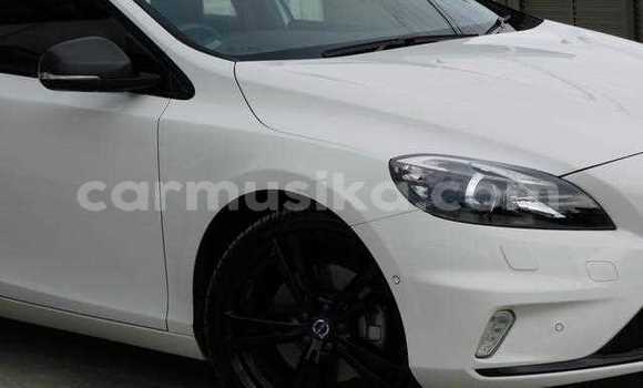 Acheter Occasion Voiture Volvo V40 Blanc à Beitbridge, Matabeleland South Acheter Occasion Voiture Volvo V40 Blanc à Beitbridge, Matabeleland South