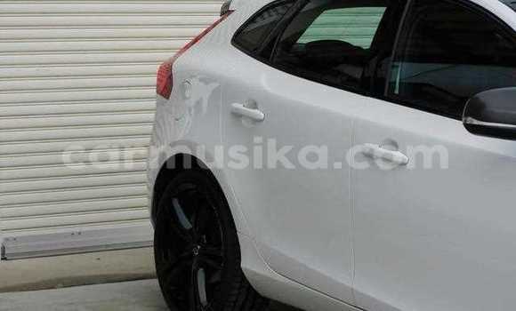 Acheter Occasion Voiture Volvo V40 Blanc à Beitbridge, Matabeleland South Acheter Occasion Voiture Volvo V40 Blanc à Beitbridge, Matabeleland South