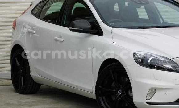 Acheter Occasion Voiture Volvo V40 Blanc à Beitbridge, Matabeleland South Acheter Occasion Voiture Volvo V40 Blanc à Beitbridge, Matabeleland South