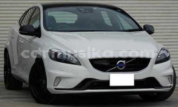 Acheter Occasion Voiture Volvo V40 Blanc à Beitbridge, Matabeleland South Acheter Occasion Voiture Volvo V40 Blanc à Beitbridge, Matabeleland South