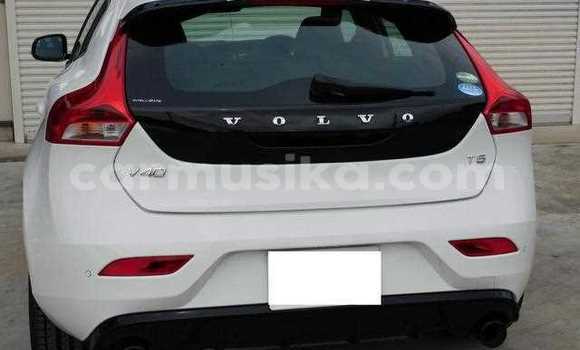 Acheter Occasion Voiture Volvo V40 Blanc à Beitbridge, Matabeleland South Acheter Occasion Voiture Volvo V40 Blanc à Beitbridge, Matabeleland South