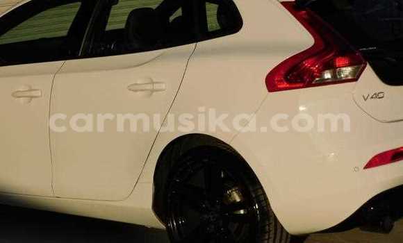 Acheter Occasion Voiture Volvo V40 Blanc à Beitbridge, Matabeleland South Acheter Occasion Voiture Volvo V40 Blanc à Beitbridge, Matabeleland South