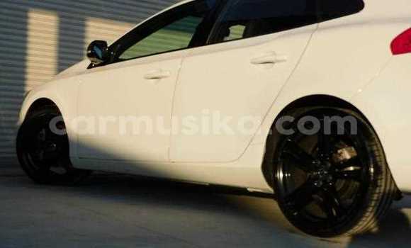 Acheter Occasion Voiture Volvo V40 Blanc à Beitbridge, Matabeleland South Acheter Occasion Voiture Volvo V40 Blanc à Beitbridge, Matabeleland South