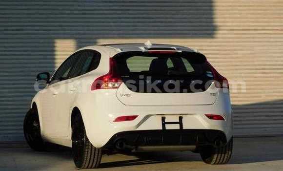 Acheter Occasion Voiture Volvo V40 Blanc à Beitbridge, Matabeleland South Acheter Occasion Voiture Volvo V40 Blanc à Beitbridge, Matabeleland South