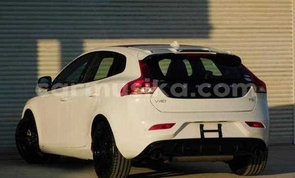 Acheter Occasion Voiture Volvo V40 Blanc à Beitbridge, Matabeleland South Acheter Occasion Voiture Volvo V40 Blanc à Beitbridge, Matabeleland South