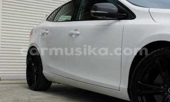 Acheter Occasion Voiture Volvo V40 Blanc à Beitbridge, Matabeleland South Acheter Occasion Voiture Volvo V40 Blanc à Beitbridge, Matabeleland South