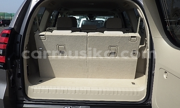 Nunua Ilio tumika Toyota Land Cruiser Prado Beige Gari ndani ya Beitbridge nchini Matabeleland Kusini Nunua Ilio tumika Toyota Land Cruiser Prado Beige Gari ndani ya Beitbridge nchini Matabeleland Kusini