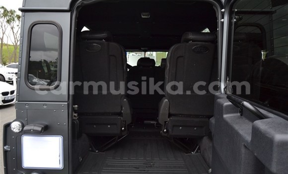 Acheter Occasion Voiture Land Rover Defender Gris à Beitbridge, Matabeleland South Acheter Occasion Voiture Land Rover Defender Gris à Beitbridge, Matabeleland South
