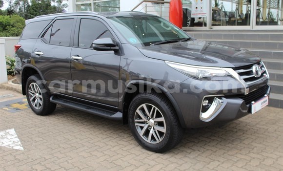 Nunua Ilio tumika Toyota Fortuner Fedha Gari ndani ya Beitbridge nchini Matabeleland Kusini Nunua Ilio tumika Toyota Fortuner Fedha Gari ndani ya Beitbridge nchini Matabeleland Kusini