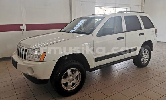 Tenga Tsaru Jeep Grand Cherokee Chena Mota in Beitbridge in Matabeleland South Tenga Tsaru Jeep Grand Cherokee Chena Mota in Beitbridge in Matabeleland South