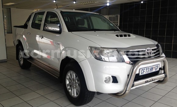 Buy Used Toyota Hilux White Car in Beitbridge in Matabeleland South Buy Used Toyota Hilux White Car in Beitbridge in Matabeleland South