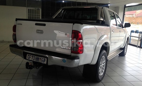 Buy Used Toyota Hilux White Car in Beitbridge in Matabeleland South Buy Used Toyota Hilux White Car in Beitbridge in Matabeleland South