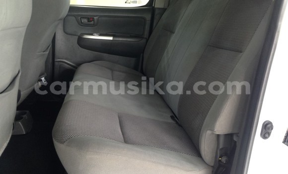 Buy Used Toyota Hilux White Car in Beitbridge in Matabeleland South Buy Used Toyota Hilux White Car in Beitbridge in Matabeleland South