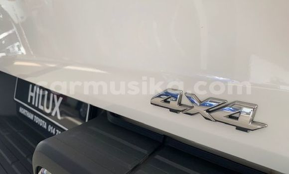 Buy Used Toyota Hilux White Car in Beitbridge in Matabeleland South Buy Used Toyota Hilux White Car in Beitbridge in Matabeleland South