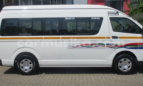 Tenga Tsaru Toyota Hiace Chena Mota in Beitbridge in Matabeleland South Tenga Tsaru Toyota Hiace Chena Mota in Beitbridge in Matabeleland South