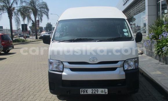 Tenga Tsaru Toyota Hiace Chena Mota in Beitbridge in Matabeleland South Tenga Tsaru Toyota Hiace Chena Mota in Beitbridge in Matabeleland South