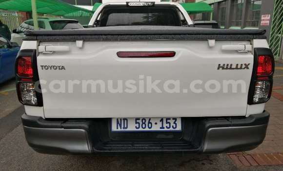 Tenga Tsaru Toyota Hilux Chena Mota in Beitbridge in Matabeleland South Tenga Tsaru Toyota Hilux Chena Mota in Beitbridge in Matabeleland South