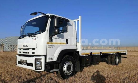 Buy Used Isuzu KB White Car in Beitbridge in Matabeleland South Buy Used Isuzu KB White Car in Beitbridge in Matabeleland South