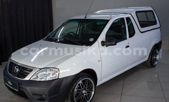 Nunua Ilio tumika Nissan NP 300 Nyeupe Gari ndani ya Beitbridge nchini Matabeleland Kusini