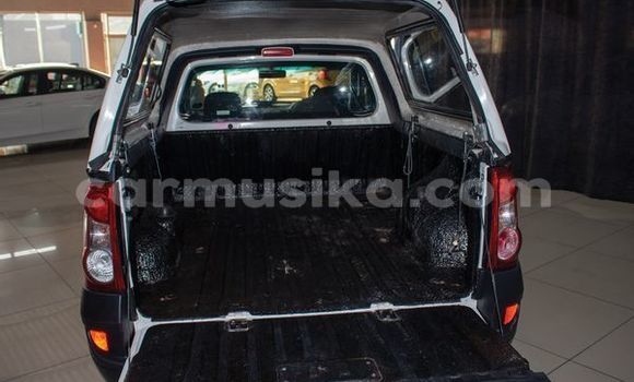 Nunua Ilio tumika Nissan NP 300 Nyeupe Gari ndani ya Beitbridge nchini Matabeleland Kusini Nunua Ilio tumika Nissan NP 300 Nyeupe Gari ndani ya Beitbridge nchini Matabeleland Kusini