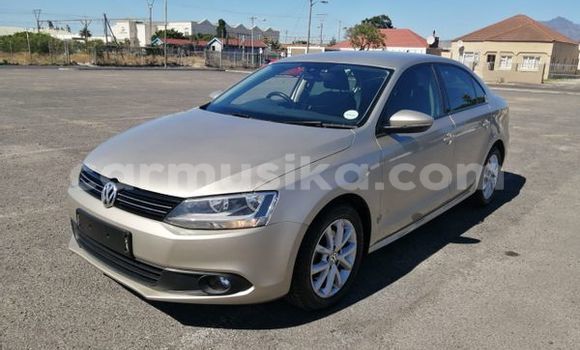Nunua Ilio tumika Volkswagen Jetta Fedha Gari ndani ya Beitbridge nchini Matabeleland Kusini