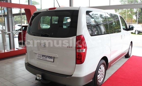 Acheter Occasion Voiture Hyundai H1 Blanc à Beitbridge, Matabeleland South Acheter Occasion Voiture Hyundai H1 Blanc à Beitbridge, Matabeleland South