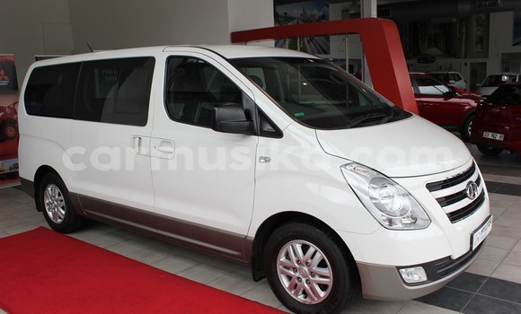 Acheter Occasion Voiture Hyundai H1 Blanc à Beitbridge, Matabeleland South Acheter Occasion Voiture Hyundai H1 Blanc à Beitbridge, Matabeleland South