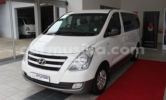 Acheter Occasion Voiture Hyundai H1 Blanc à Beitbridge, Matabeleland South Acheter Occasion Voiture Hyundai H1 Blanc à Beitbridge, Matabeleland South