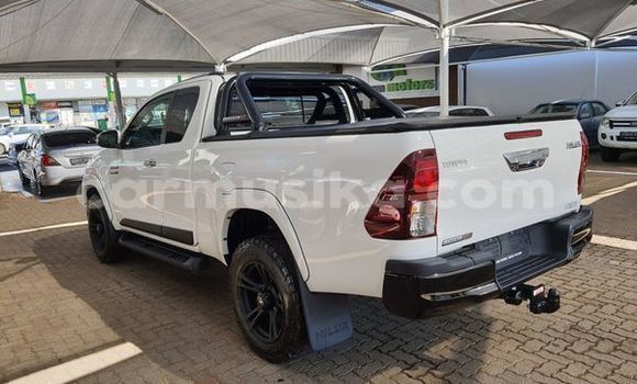 Buy Used Toyota Hilux White Car in Beitbridge in Matabeleland South Buy Used Toyota Hilux White Car in Beitbridge in Matabeleland South
