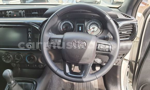 Buy Used Toyota Hilux White Car in Beitbridge in Matabeleland South Buy Used Toyota Hilux White Car in Beitbridge in Matabeleland South